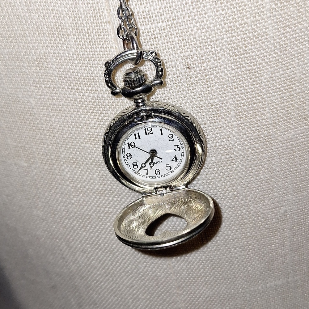 AEO LONG POCKET WATCH NECKLACE AND SHORT CRYSTAL CHOKER - Picture 4 of 11